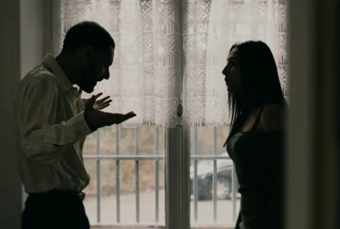 Szóbeli erőszak a párkapcsolatokban – mi ez, és hogyan ismerhető fel?